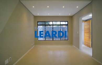 Imagem: A casa possui 3 Dormitórios, 4 Banheiros, 2 Vagas na garagem