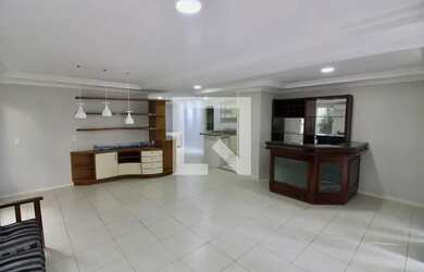 Imagem: A casa em condomínio para alugar possui 5 Dormitórios, 5 Banheiros