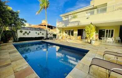 Imagem: A casa possui 5 Dormitórios, 5 Banheiros, 4 Vagas na garagem