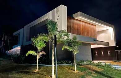 Imagem: A casa possui 5 Dormitórios, 5 Banheiros, 4 Vagas na garagem