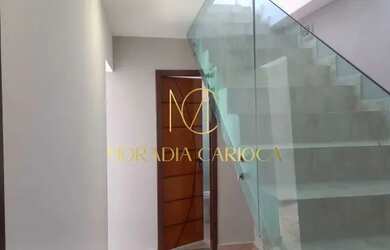 Imagem: A casa em condomínio possui 4 Dormitórios, 3 Banheiros e 180m²