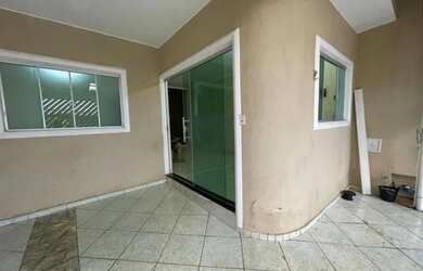 Imagem: A casa possui 3 Dormitórios, 2 Banheiros, 190m² de Área e