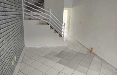 Imagem: A casa possui 2 Dormitórios e 3 Banheiros e está localizado