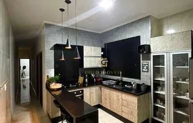 Imagem: A casa possui 3 Dormitórios, 3 Banheiros, 2 Vagas na garagem