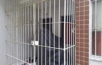 Imagem: O apartamento possui 3 Dormitórios, 1 Banheiro, 1 Vaga na garagem