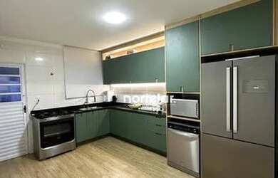 Imagem: A casa possui 2 Dormitórios, 3 Banheiros, 2 Vagas na garagem