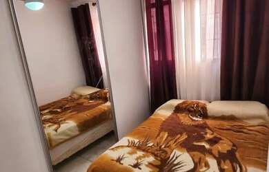 Imagem: O apartamento possui 2 Dormitórios, 1 Banheiro, 1 Vaga na garagem