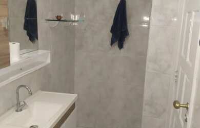 Imagem: O apartamento possui 2 Dormitórios e 1 Banheiro e está localizado