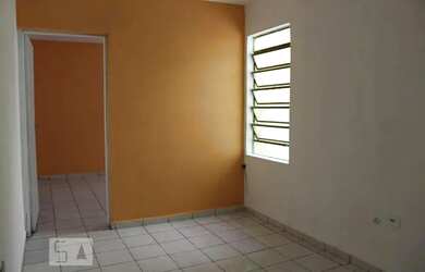 Imagem: A casa possui 1 Dormitório, 1 Banheiro, 1 Vaga na garagem