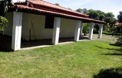 Imagem: A casa em condomínio possui 3 Dormitórios, 2 Banheiros, 5