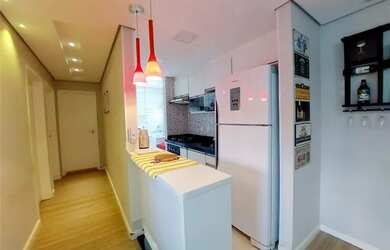 Imagem: O apartamento possui 2 Dormitórios, 1 Banheiro, 1 Vaga na garagem