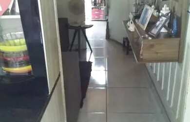 Imagem: A casa possui 2 Dormitórios, 1 Banheiro, 1 Vaga na garagem