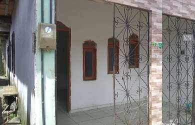 Imagem: A casa possui 5 Dormitórios, 2 Banheiros e está localizado