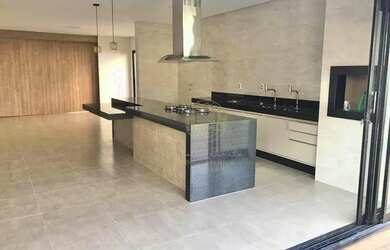 Imagem: A casa em condomínio possui 3 Dormitórios, 5 Banheiros, 4