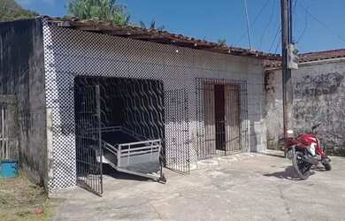 Imagem: A casa possui 2 Dormitórios, 1 Banheiro, 1 Vaga na garagem