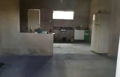 Imagem: A casa possui 3 Dormitórios, 1 Banheiro, 1 Vaga na garagem