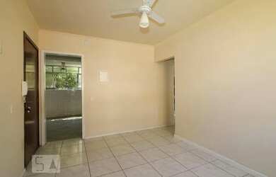 Imagem: O apartamento possui 3 Dormitórios, 1 Banheiro, 1 Vaga na garagem