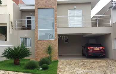 Imagem: A casa em condomínio possui 4 Dormitórios, 4 Banheiros, 4