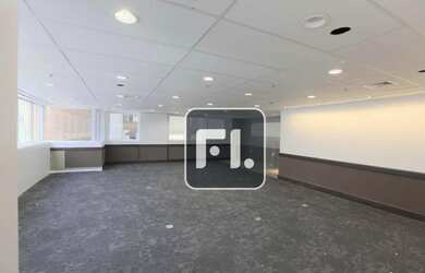 Imagem: O depósito possui 5 Vagas na garagem e 201m² de Área e está