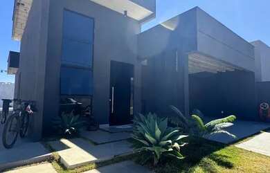 Imagem: A casa em condomínio possui 4 Dormitórios, 2 Banheiros, 4