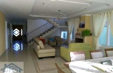 Imagem: A casa em condomínio possui 5 Dormitórios, 4 Banheiros, 4