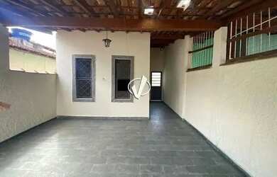 Imagem: A casa possui 2 Dormitórios, 1 Banheiro, 1 Vaga na garagem