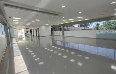 Imagem: O depósito possui 5 Vagas na garagem, 300m² de Área, Imóvel