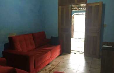 Imagem: A casa possui 2 Dormitórios, 1 Banheiro, 1 Vaga na garagem