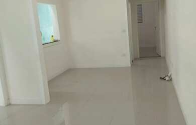 Imagem: A casa possui 2 Dormitórios, 1 Banheiro, 2 Vagas na garagem