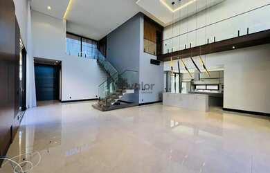 Imagem: A casa em condomínio possui 4 Dormitórios, 5 Banheiros, 4