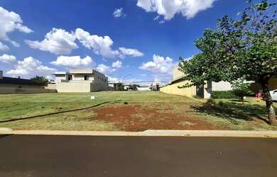 Imagem: O terreno possui 360m² de Área e Imóvel novo e está localizado