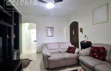 Imagem: A casa possui 3 Dormitórios, 3 Banheiros, 2 Vagas na garagem