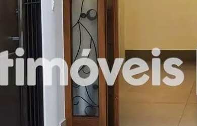 Imagem: O depósito possui 2 Vagas na garagem e 244m² de Área e está