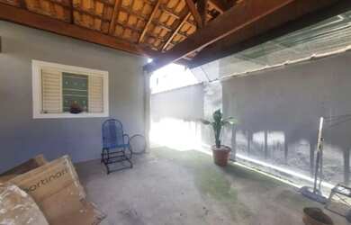 Imagem: A casa possui 2 Dormitórios, 1 Banheiro, 1 Vaga na garagem