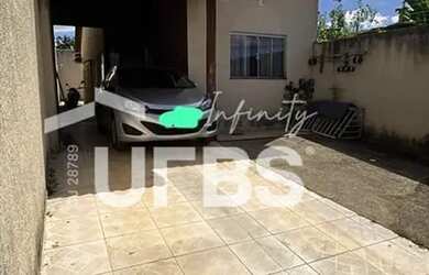 Imagem: A casa possui 3 Dormitórios, 2 Banheiros, 2 Vagas na garagem