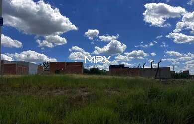 Imagem: O terreno possui 305m² de Área e está localizado em Campestre