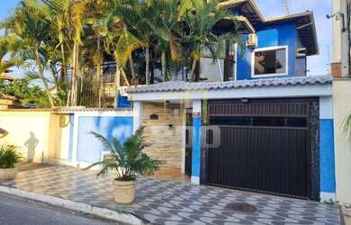 Imagem: A casa possui 4 Dormitórios, 2 Banheiros, 1 Vaga na garagem