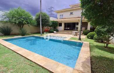 Imagem: A casa em condomínio possui 4 Dormitórios, 5 Banheiros, 5