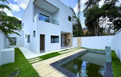 Imagem: A casa em condomínio possui 4 Dormitórios, 5 Banheiros, 4