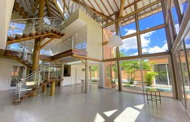 Imagem: A casa em condomínio possui 4 Dormitórios, 5 Banheiros, 5