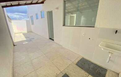 Imagem: O apartamento possui 3 Dormitórios, 1 Banheiro, 2 Vagas na