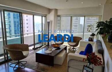 Imagem: O apartamento possui 4 Dormitórios, 5 Banheiros, 3 Vagas na