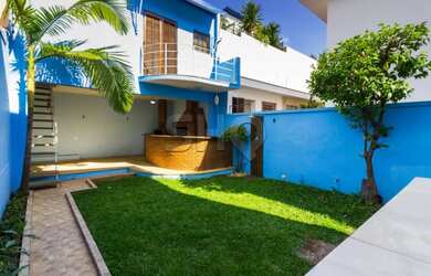 Imagem: A casa possui 4 Dormitórios, 5 Banheiros, 3 Vagas na garagem