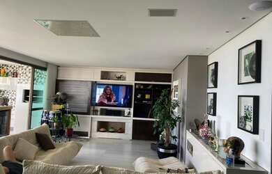 Imagem: O apartamento possui 4 Dormitórios, 5 Banheiros, 4 Vagas na