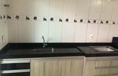 Imagem: A casa possui 3 Dormitórios, 2 Banheiros, 2 Vagas na garagem