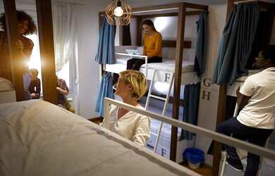 Imagem: A pousada chalé possui 1 Dormitório, 1 Vaga na garagem e