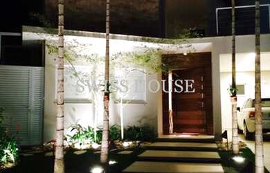 Imagem: A casa em condomínio possui 4 Dormitórios, 5 Banheiros, 4