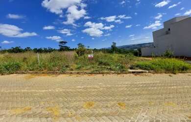 Imagem: O terreno possui 300m² de Área e está localizado em Marista