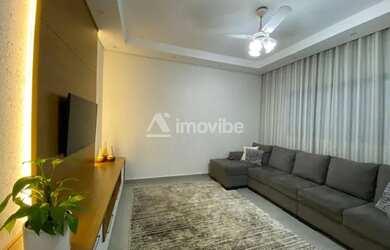 Imagem: A casa possui 2 Dormitórios, 1 Banheiro, 2 Vagas na garagem