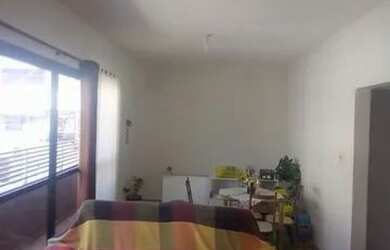 Imagem: A casa possui 3 Dormitórios, 1 Banheiro, 3 Vagas na garagem